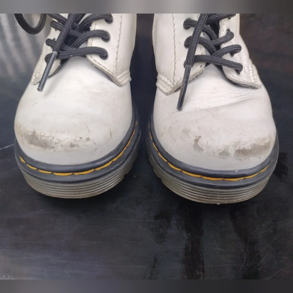 DOC DR. MARTENS Kids Boots US Size 7 EU 23 White Zip/Laces 1460T. Very Good